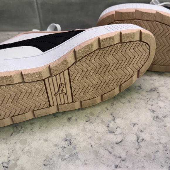 Puma Karmen Rebelle Womens White, Black Taupe Suede Platform Sneakers size 8 EUC - Picture 7 of 7